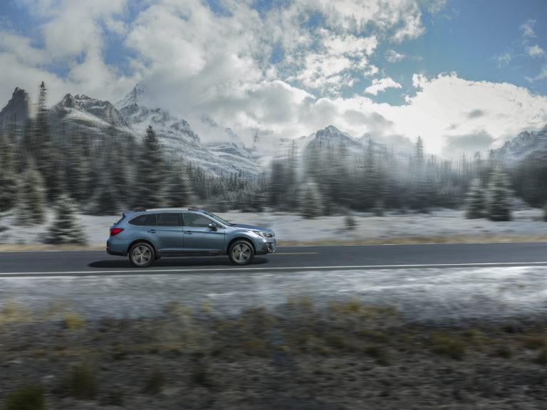 Subaru Outback nieve