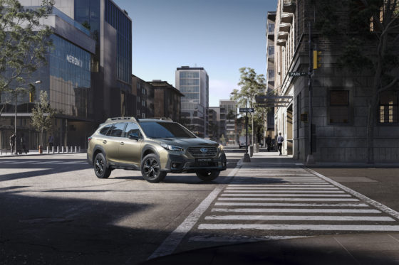 Nuevo Subaru Outback en ciudad