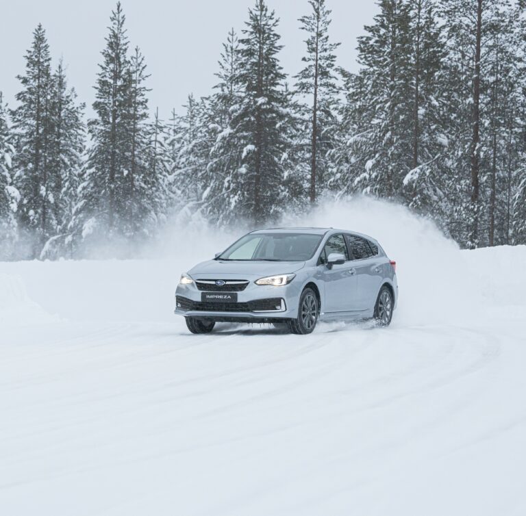 Subaru Impreza nieve